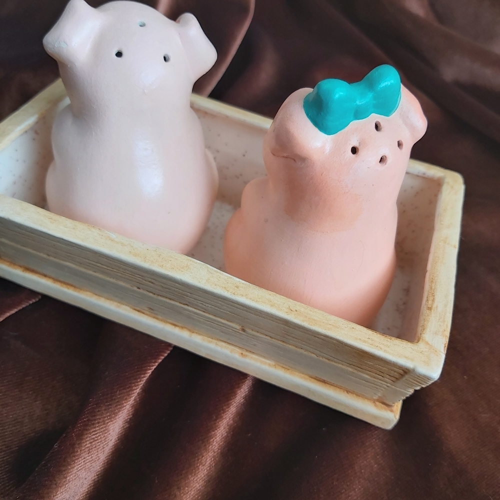 Vintage ceramic pigs in trough salt and pepper shakers - Picture 2 of 7